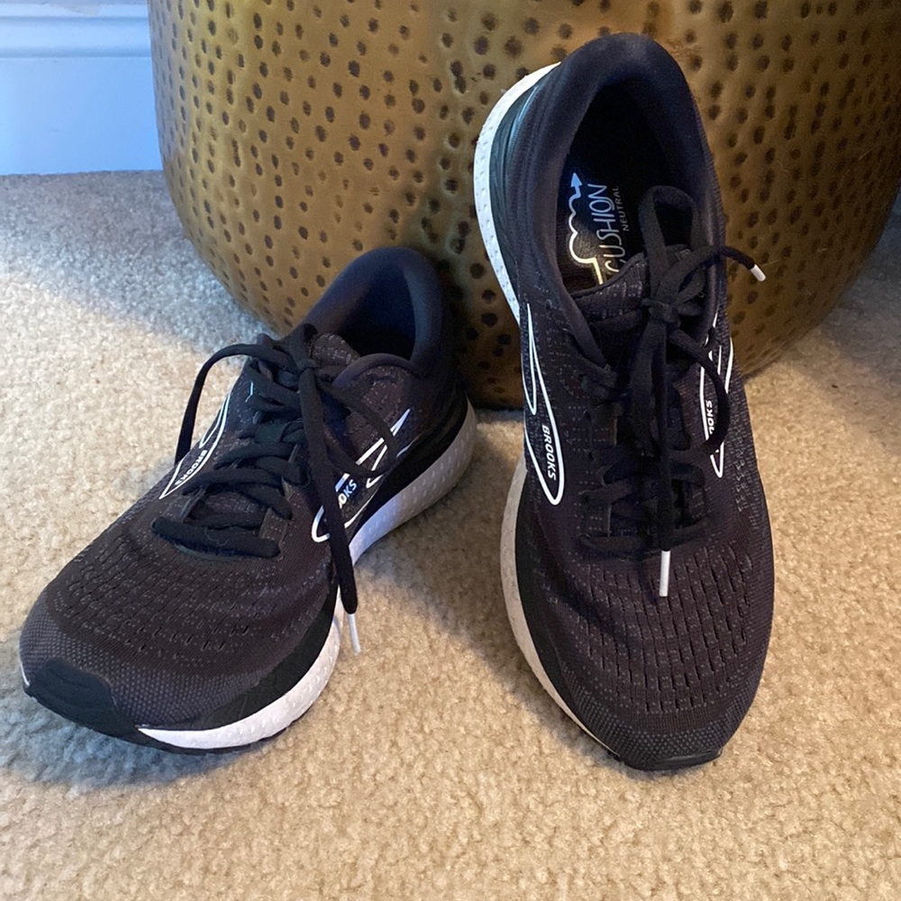 Men’s Glycerin 19 Brooks Running shoe size 9.5. Almost New.